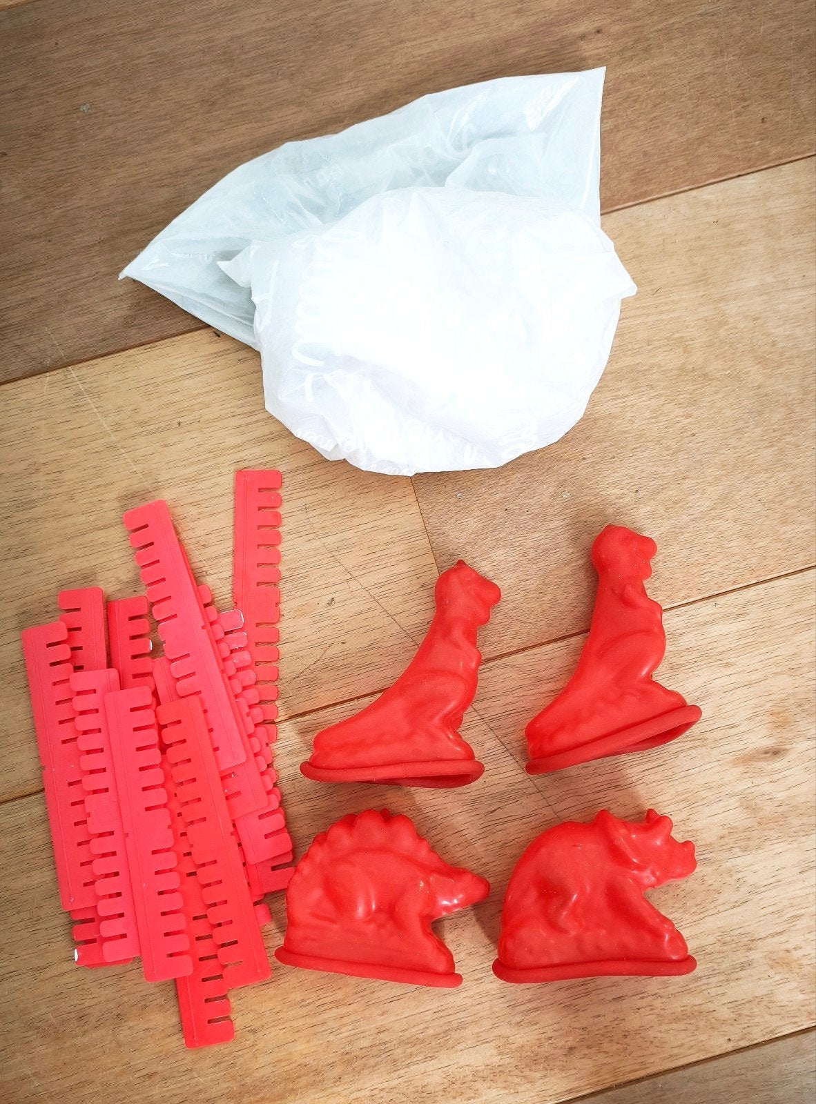 Gratis: dinosaurus vormpjes voor gips gieten, Ophalen, Zo goed als nieuw