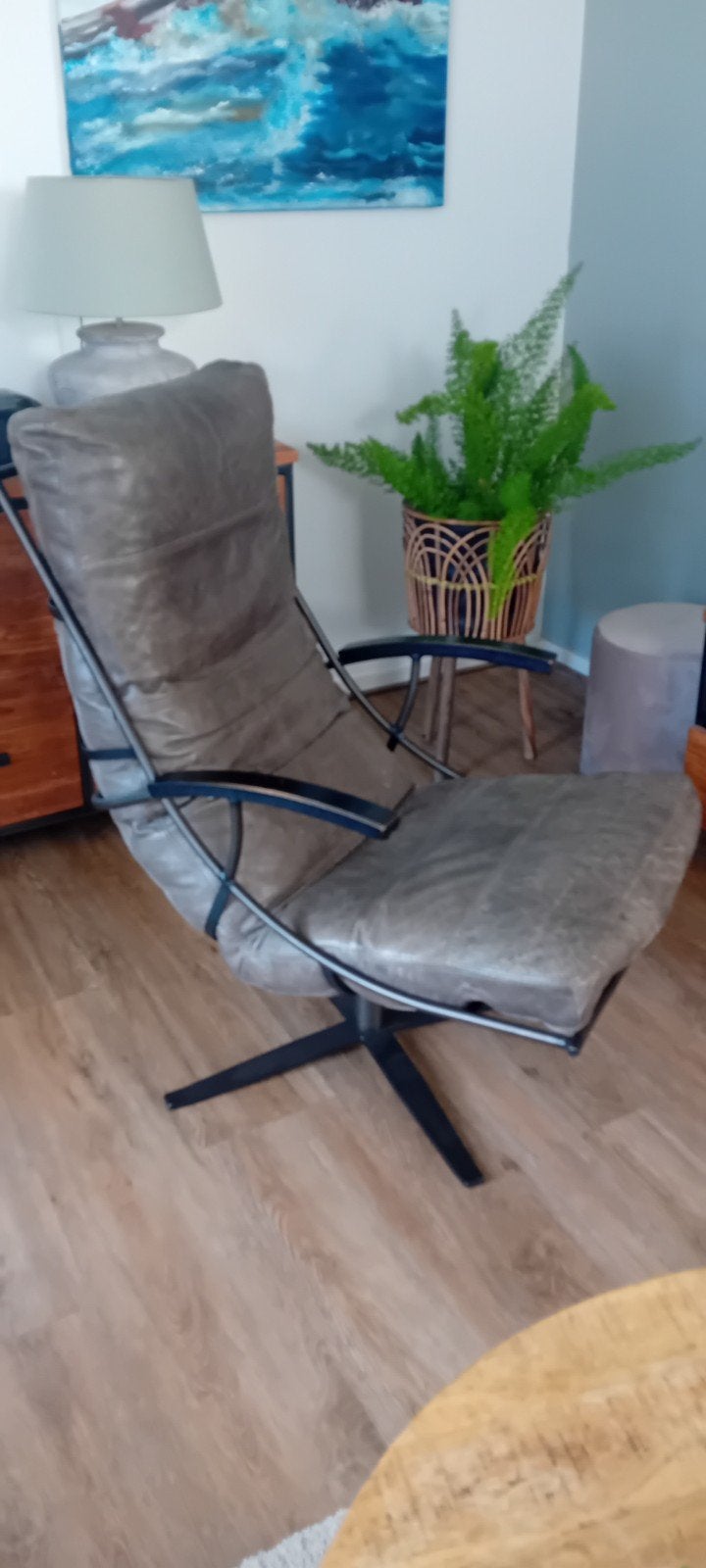 Comfortabele draaibare leren legergroene fauteuil van leer ., Huis en Inrichting, Ophalen, Modern, Comfortabel, Gebruikt, Overige kleuren