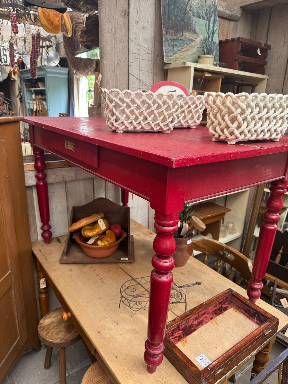 Antieke Franse tafel - rood geverfd met lade, Ophalen