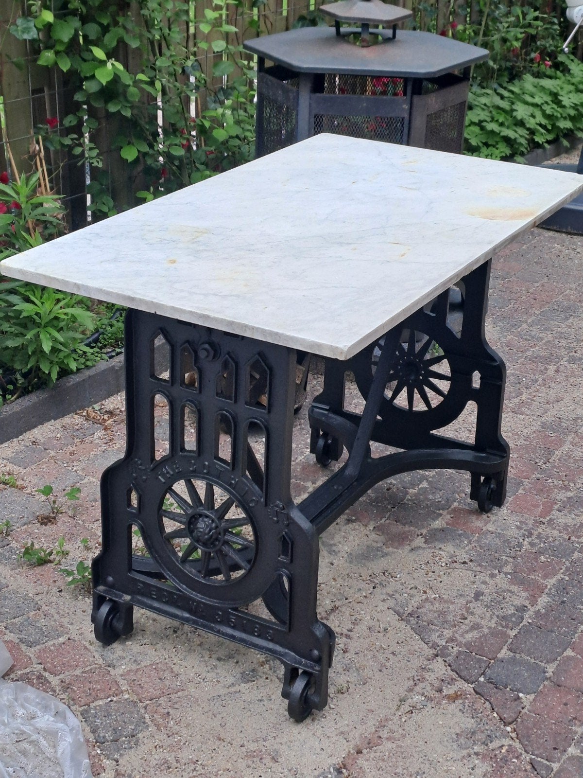 Mooie bijzonder tafel met marmer blad., Tuin en Terras, Tuintafels, Ophalen, Rechthoekig, Overige materialen