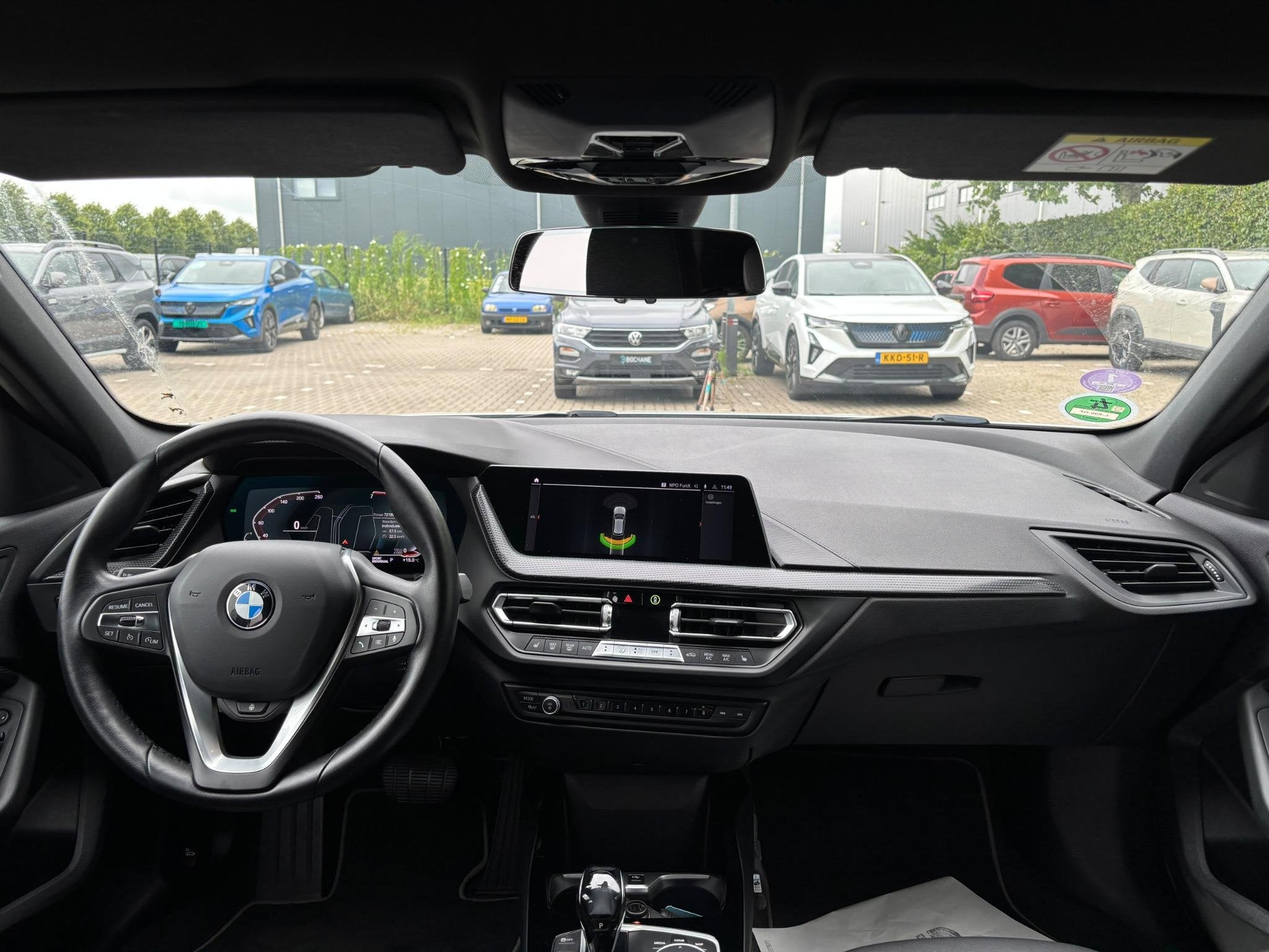 BMW 1-serie 118i Business Edition | Sportstoelen | Stuurwiel, Auto's, 136 pk, Gebruikt, Leder en Stof, Wit