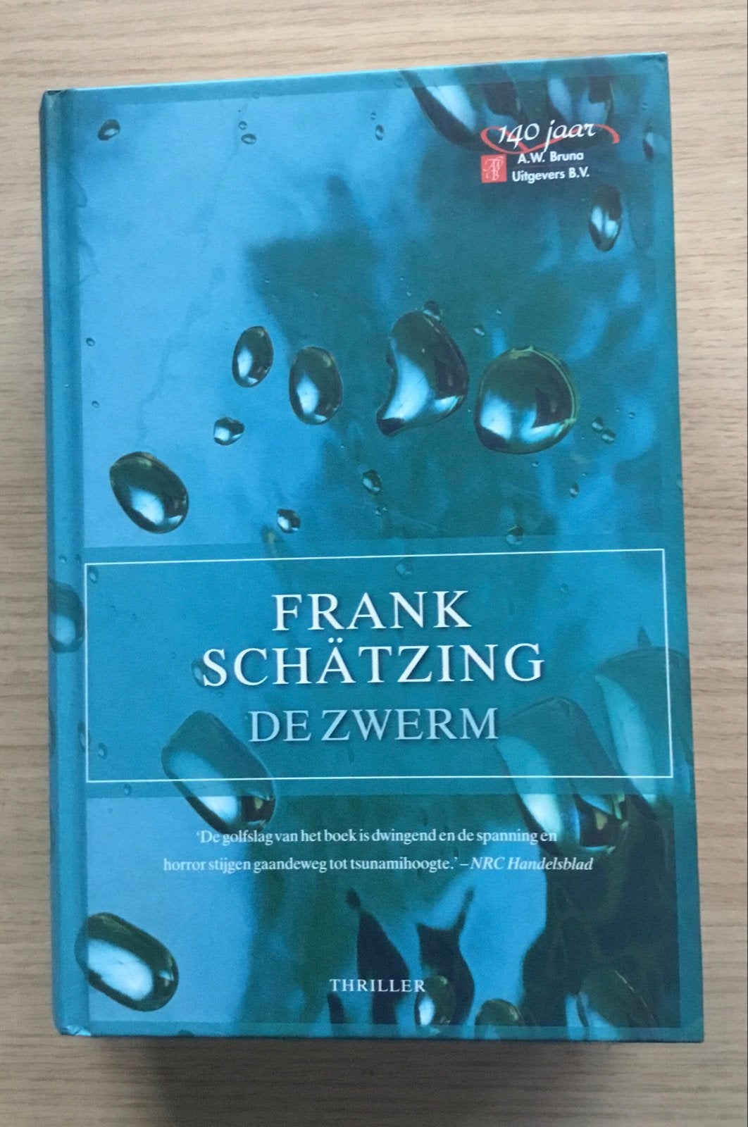 De Zwerm - Frank Schätzing (Thriller), Boeken, Ophalen of Verzenden, Zo goed als nieuw, Europa overig