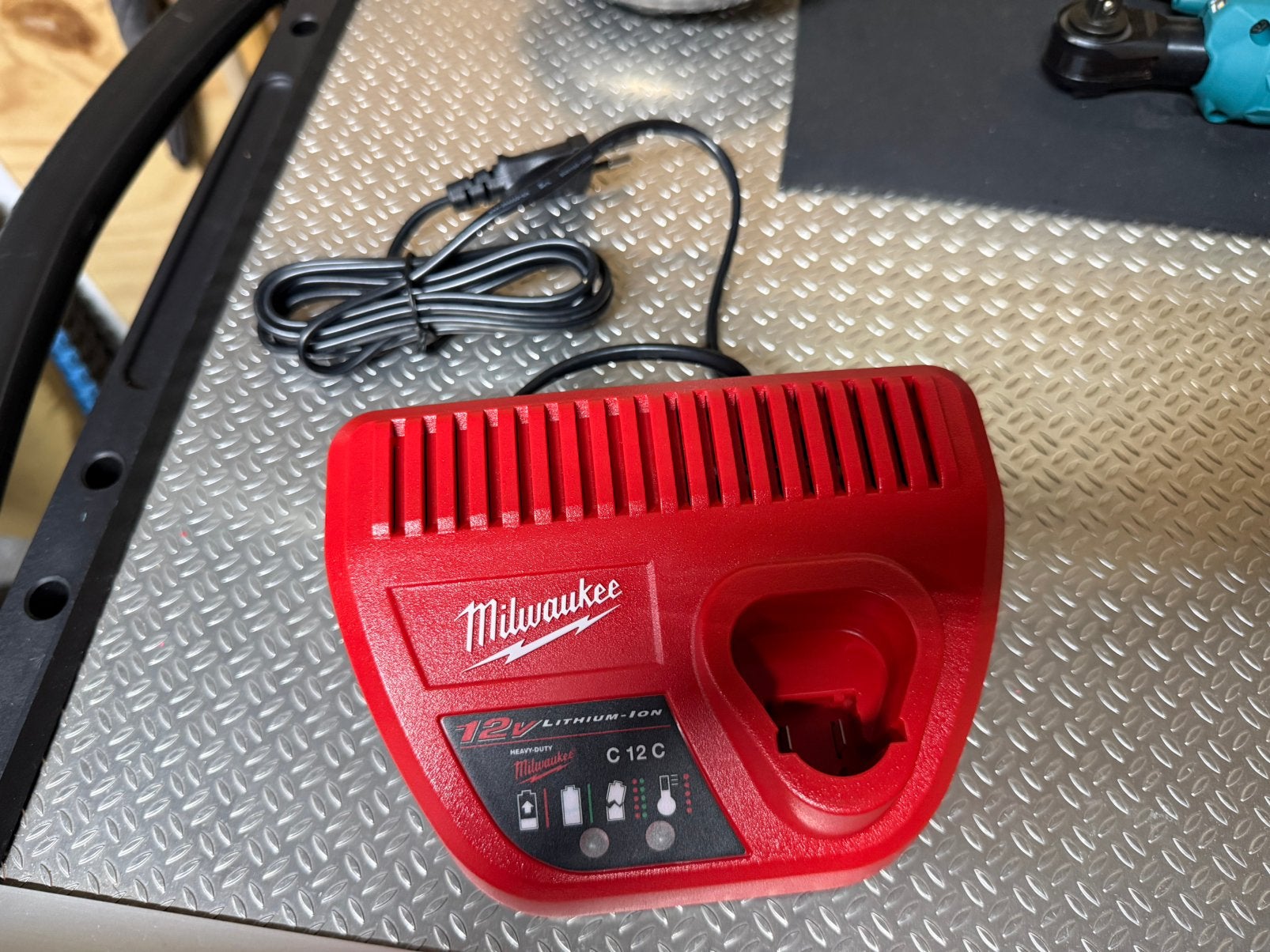 Milwaukee m12 acculader nieuw en koffer, Ophalen, Nieuw