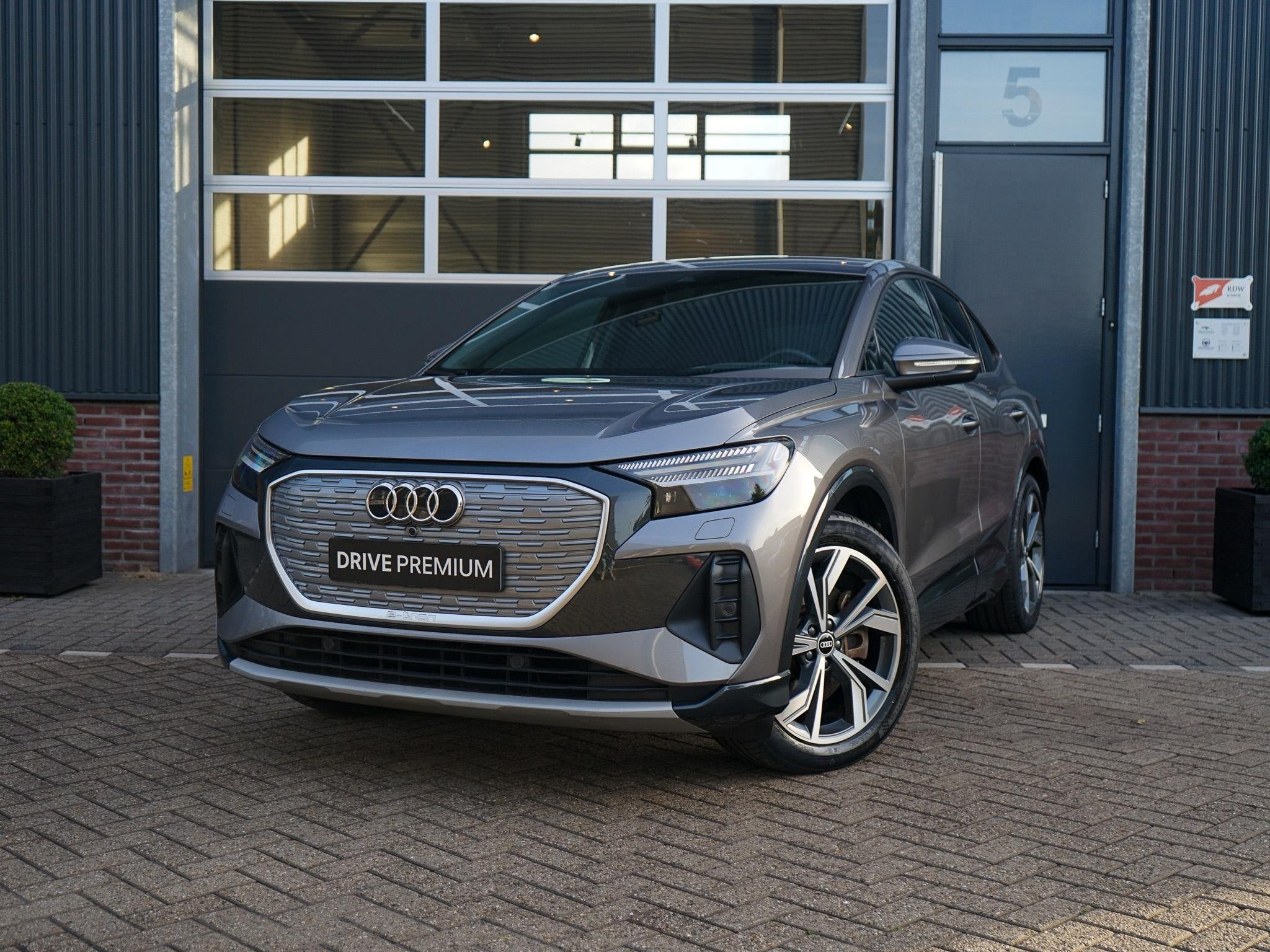 Audi Q4 Sportback e-tron 40 Launch edition Advanced 77 kWh |, Auto's, Automaat, Gebruikt, Zwart, 2020 kg