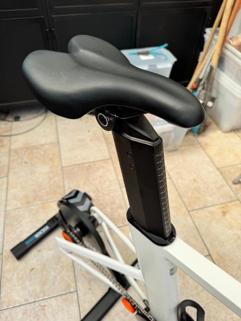 Zwift Bike Compleet (+Kick Core) Pedalen + ipadhouder, Ophalen, Overige materialen, Zo goed als nieuw, Benen