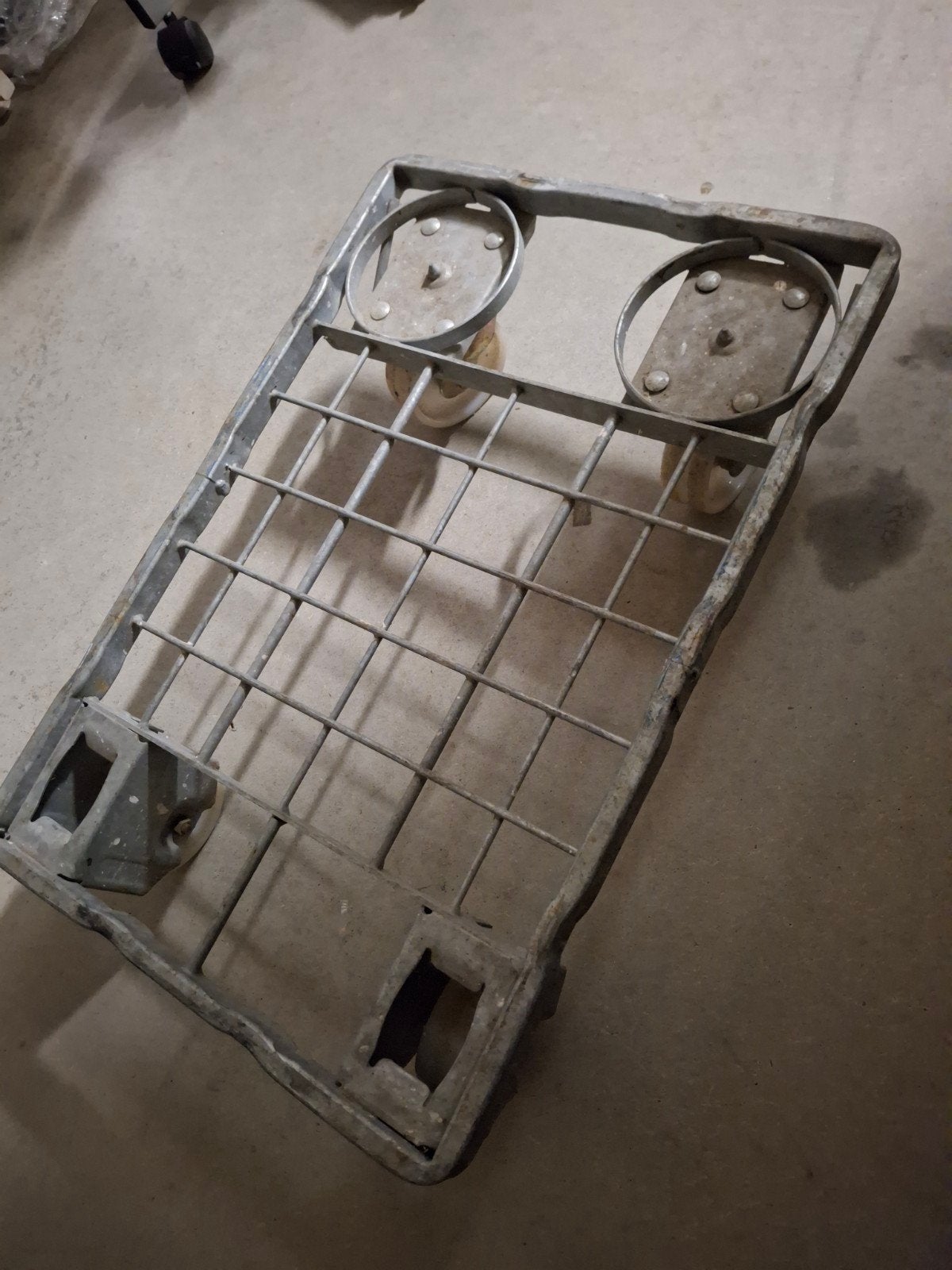 Trolley met 2 zwenkwielen., 100 liter of meer, Ophalen of Verzenden, Gebruikt, Transportkar