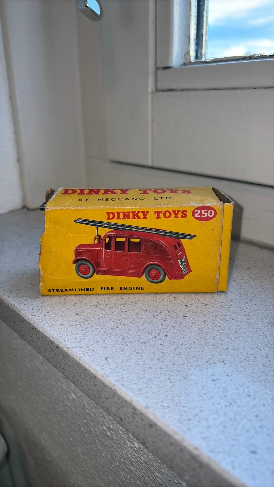 DINKY TOUS FIRE ENGINE MET DOOS NR 250, Ophalen of Verzenden, Gebruikt, Auto, Dinky Toys