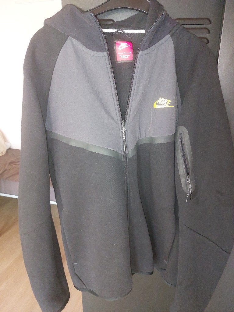 Nike tech , zwart geel nieuwe model, Kleding | Heren, Sportkleding, Ophalen, Maat 52/54 (L), Zwart, Nike