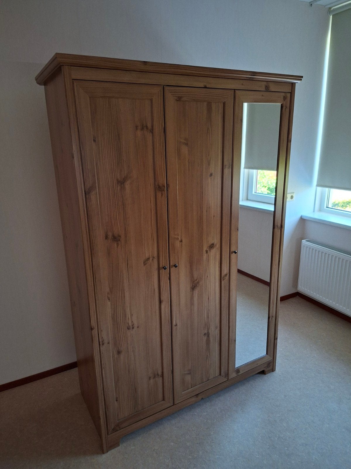 Massief grenen kledingkast met spiegel, Ophalen, Gebruikt, 100 tot 150 cm, Klassiek, Landelijk