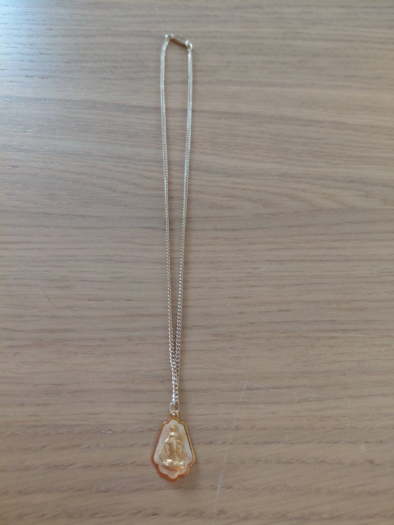 ketting goudkleurig met hanger religie, Ophalen of Verzenden, Zo goed als nieuw, Goud, Overige materialen