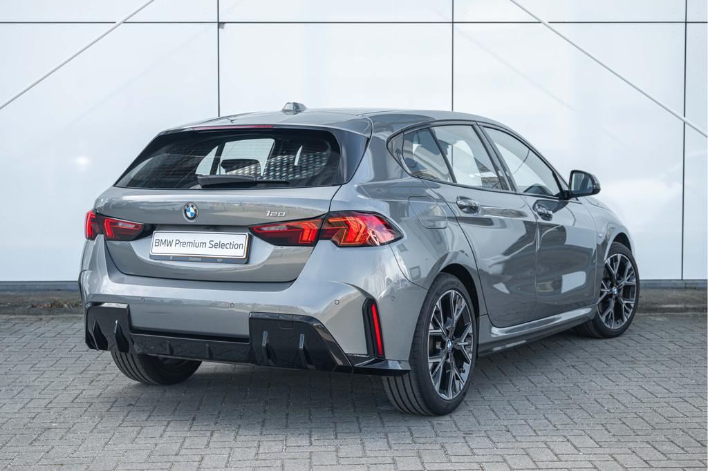 BMW 1 Serie 120 M Sport Automaat / Sportstoelen / Comfort Ac, Auto's, Gebruikt, 156 pk, Met garantie (alle), Origineel Nederlands