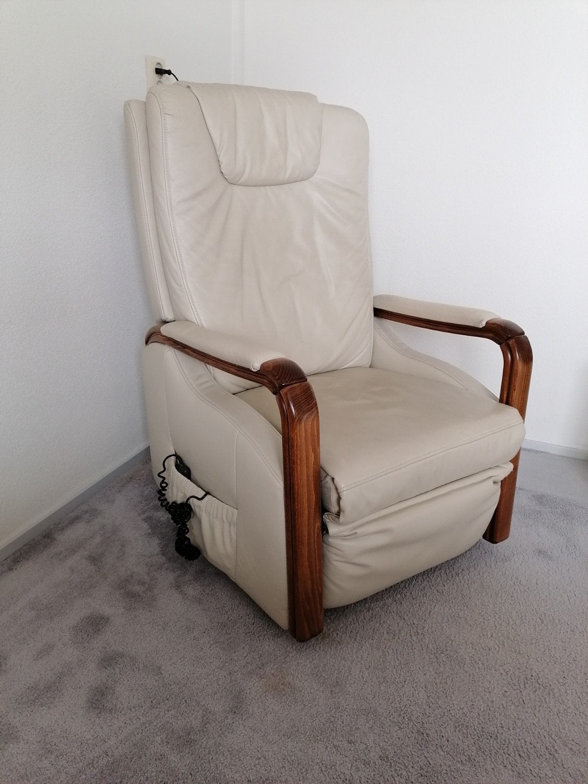 Himolla Relaxfauteuil - Crème Kunstleer met Houten Details, Huis en Inrichting, Fauteuils, Gebruikt, Hout, Overige materialen