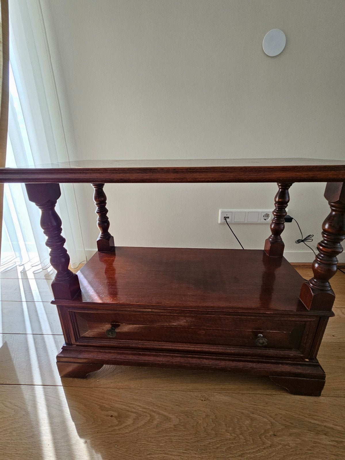 Antiek vintage tv bijzet tafel kersenhout met uitschuiflade, Ophalen, Zo goed als nieuw, Kersenhout, 25 tot 50 cm