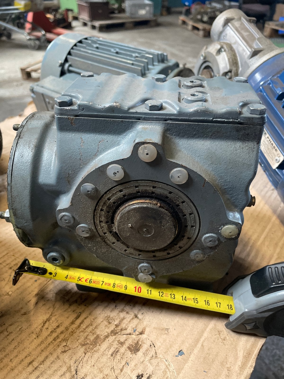 Robuuste tandwielkast met motor - Industriële kwaliteit, Ophalen, Gebruikt, Elektromotor