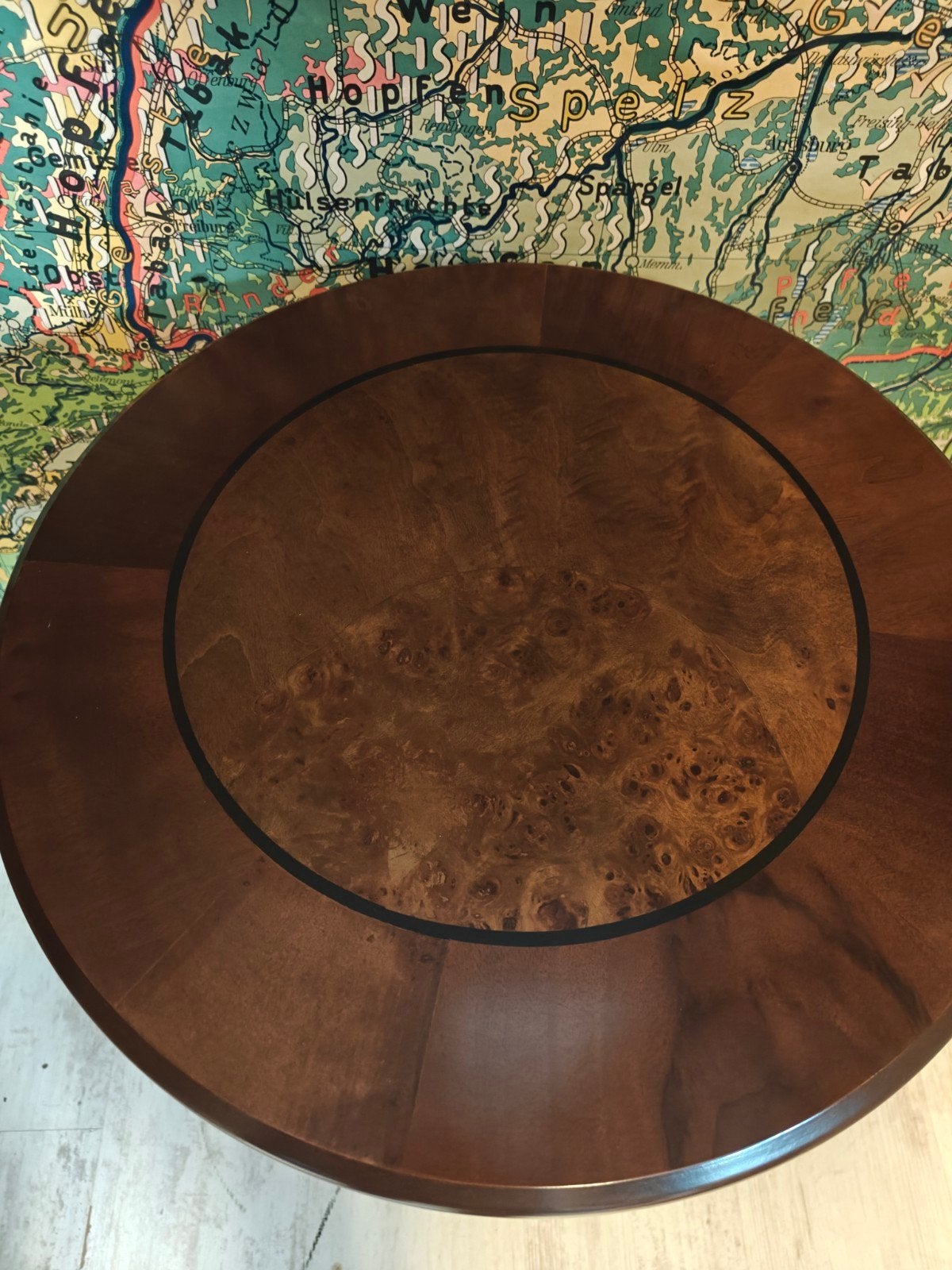Prachtig oud Engels bijzet tafeltje hout driepoot 60x50 cm
h, Ophalen of Verzenden