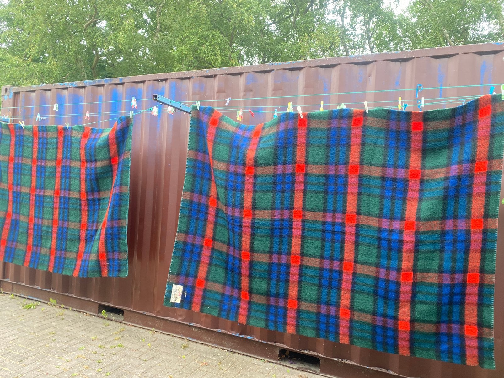 2 stuks dezelfde vintage wollen geblokte dekens AaBe, Ophalen of Verzenden, Zo goed als nieuw
