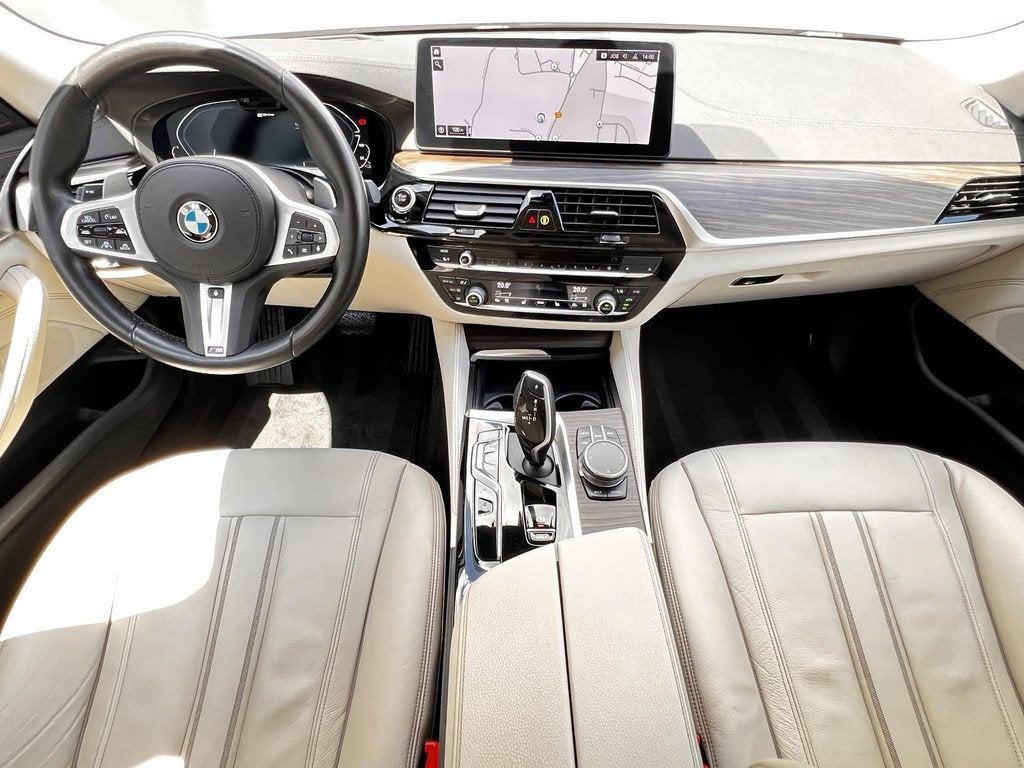 BMW 5 SERIE 530e xDrive Luxury Line / Dealer onderhouden / A, Auto's, 1998 cc, 1935 kg, Gebruikt, Euro 6
