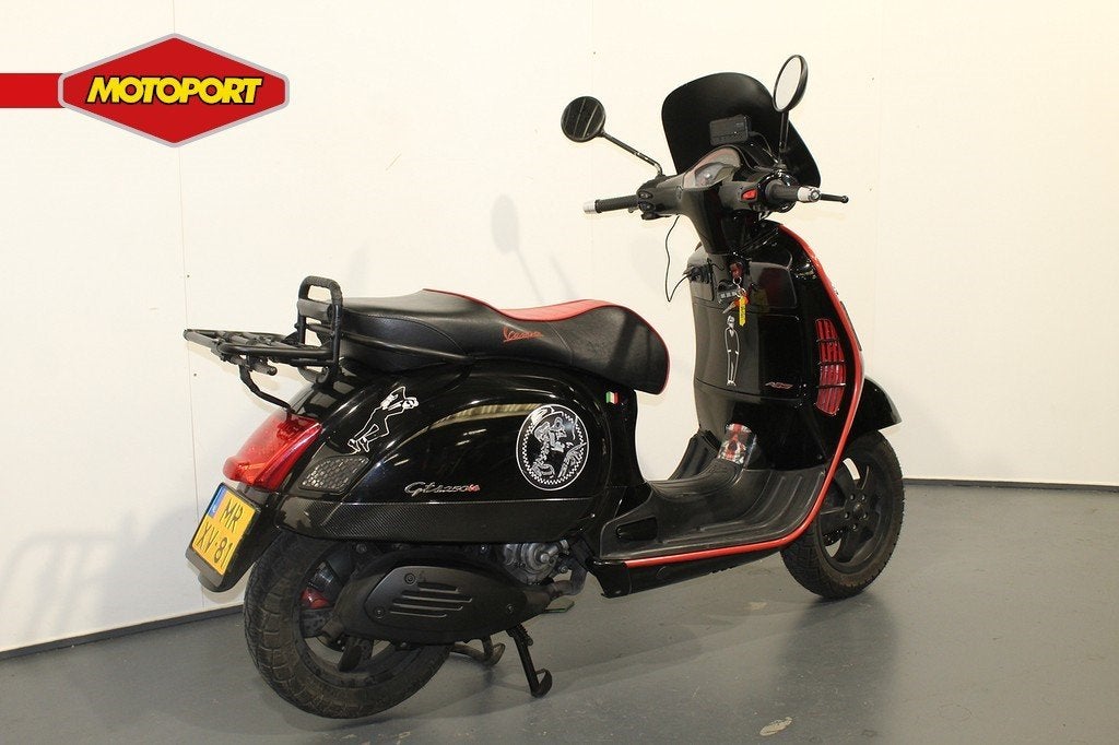 Vespa GTS 250 (bj 2007), Motoren, Scooter, Minervum 7272
4801 EB  Breda, NL, Bedrijf, Piaggio Vespa B.V.