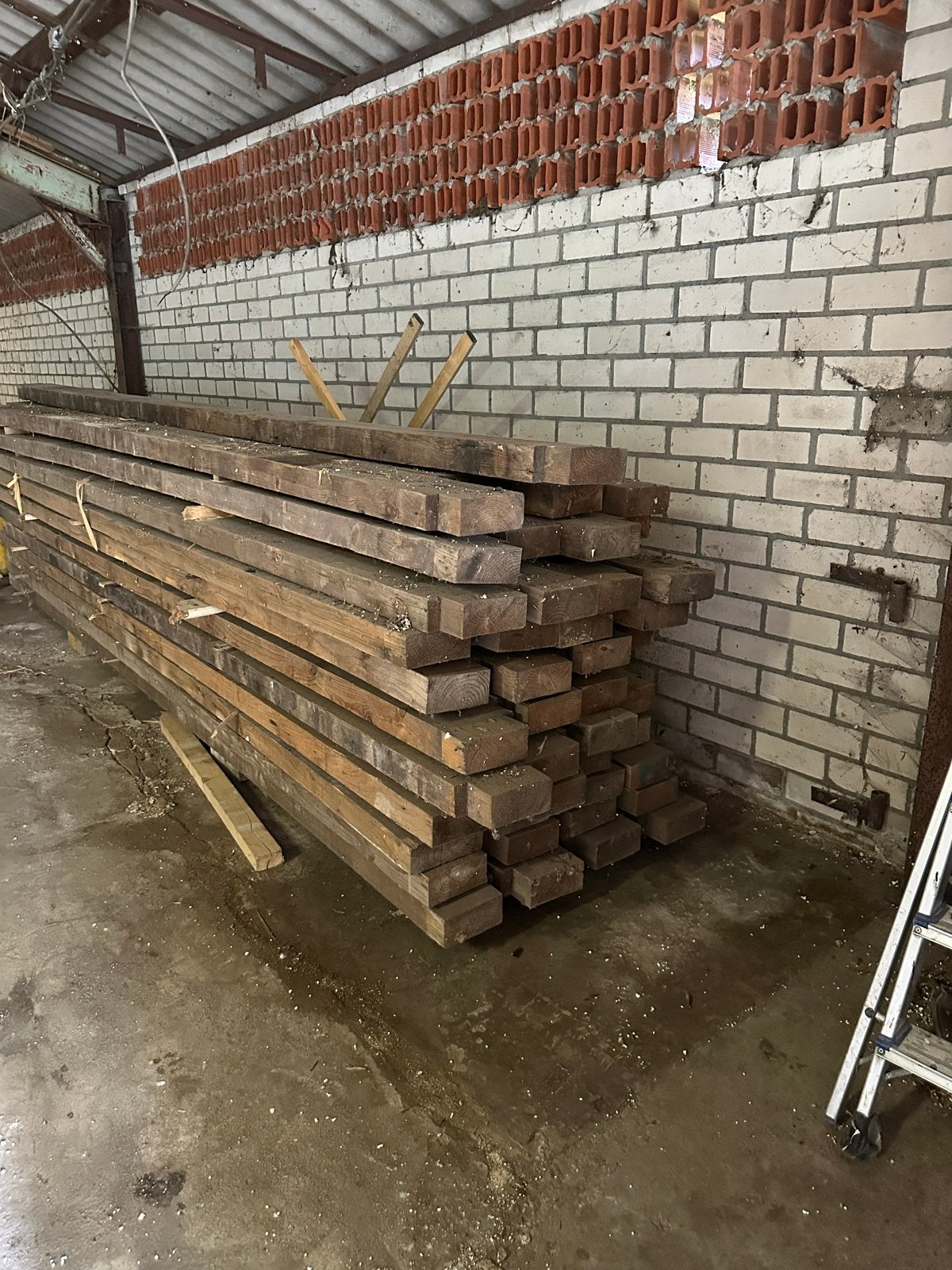 Gebruikte houten balken - 4.2mtr x 45 stuks, Doe-het-zelf en Verbouw, Hout en Planken, Ophalen, Gebruikt, Balk, Overige houtsoorten