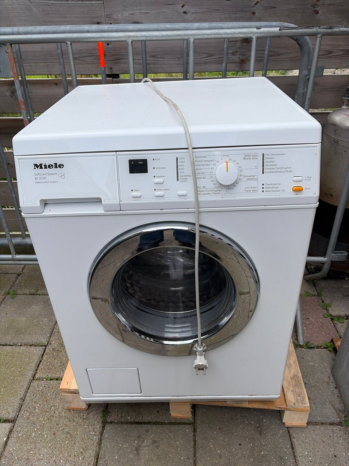 Miele wasmachine. lekt water misschien voor onderdelen, Witgoed en Apparatuur, Ophalen