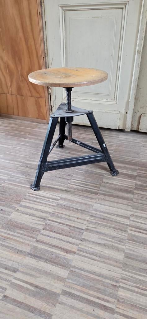 Vintage verstelbare industriële werkplaats kruk  chemnitz, Ophalen, Gebruikt, Hout