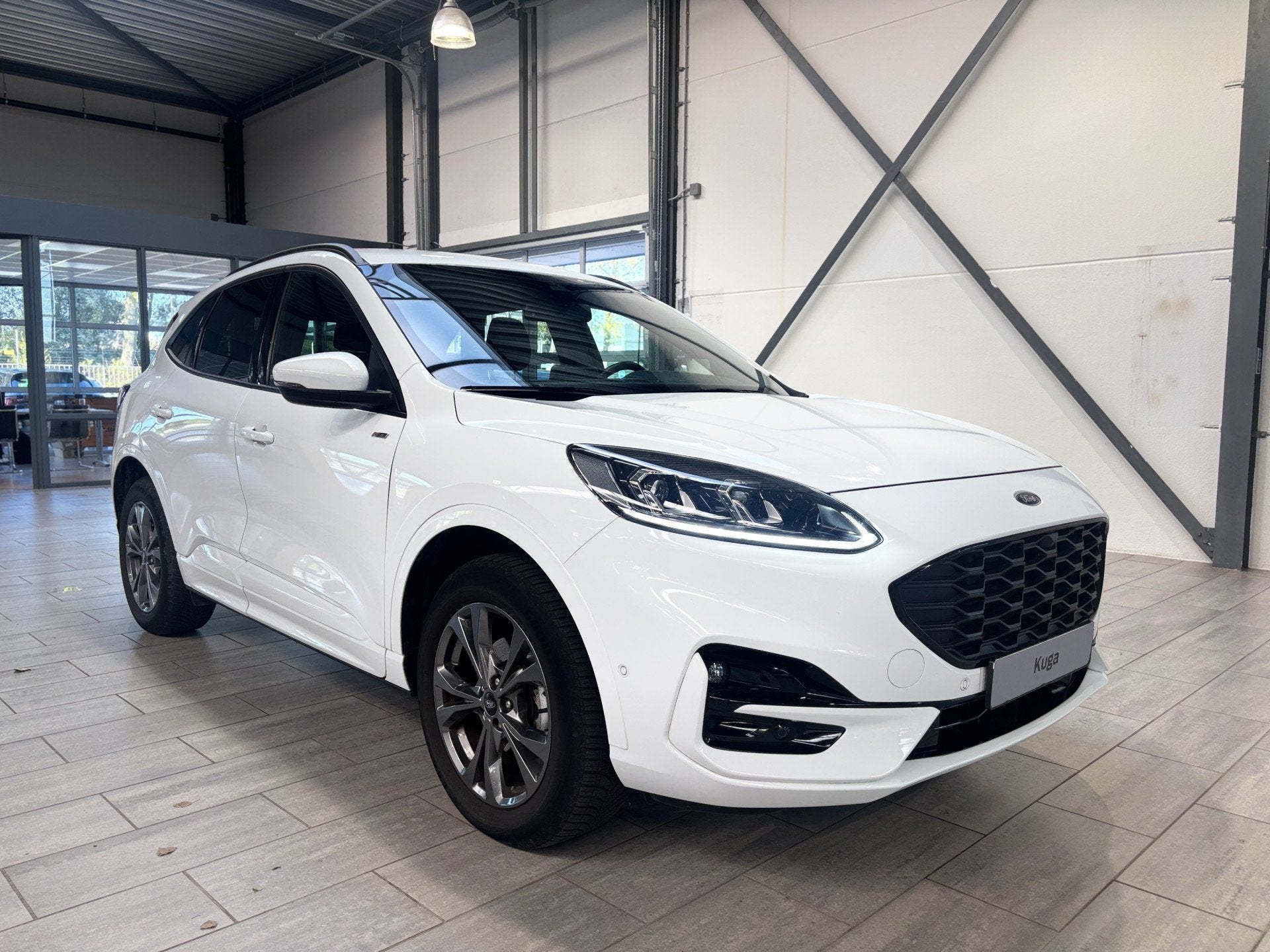 Ford Kuga 2.5 PHEV 225 pk ST-Line X | Winter Pack | SOH 89,9, 14 kWh, Gebruikt, 4 cilinders, Wit