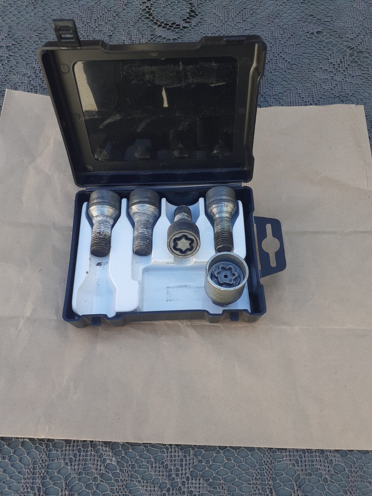 Te  koop velgen slot bouten, Ophalen