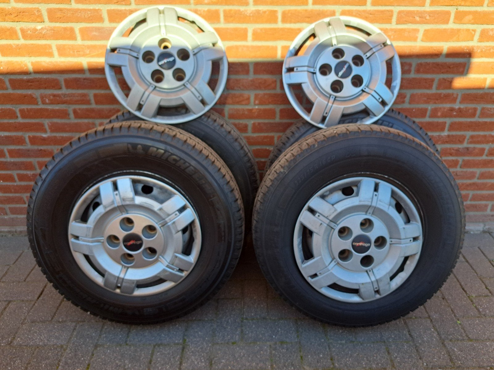 Michelin 225/75R16CP banden met velgen en wieldoppen, 16 inch, Banden en Velgen, Ophalen of Verzenden, Bestelwagen