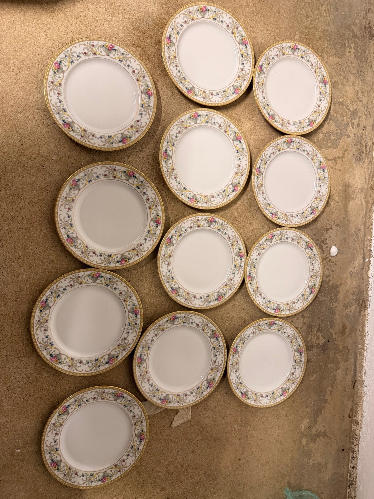 Bochenbach Servies - 12 Borden met Bloemmotief, Ophalen of Verzenden