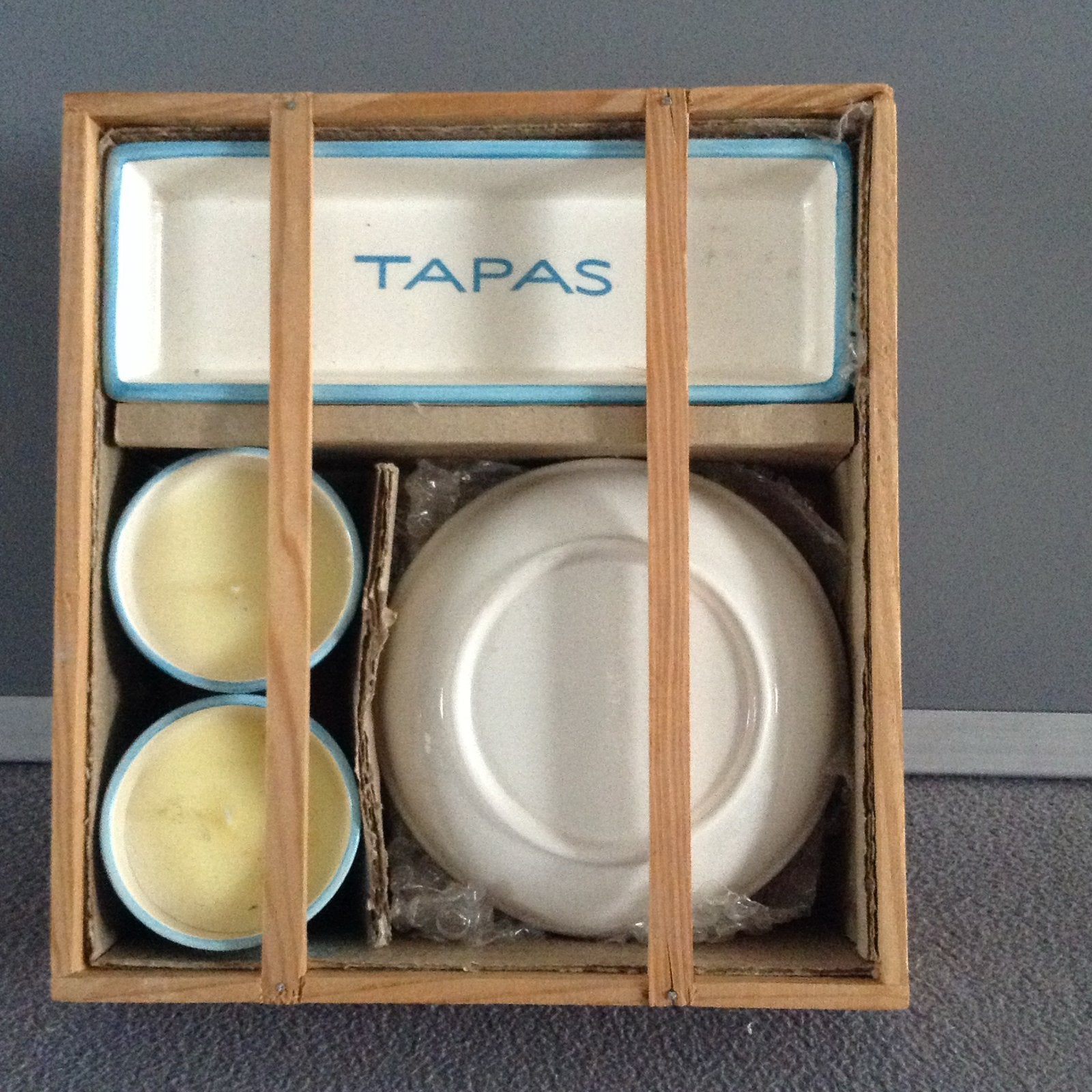 Nieuw Tapasset in houten kistje, Ophalen of Verzenden, Nieuw, Keramiek, Compleet servies