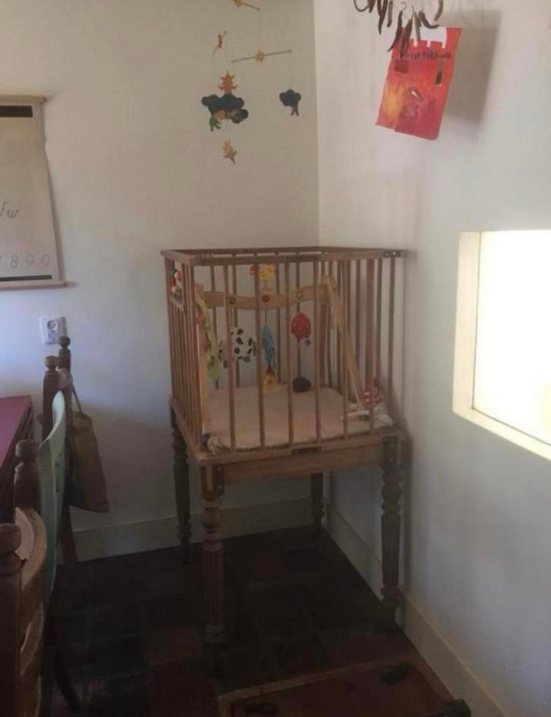 Antieke verplaatsbare houten babybox, Kinderen en Baby's, Boxen, Ophalen, Gebruikt, Rechthoekig, Wieltjes