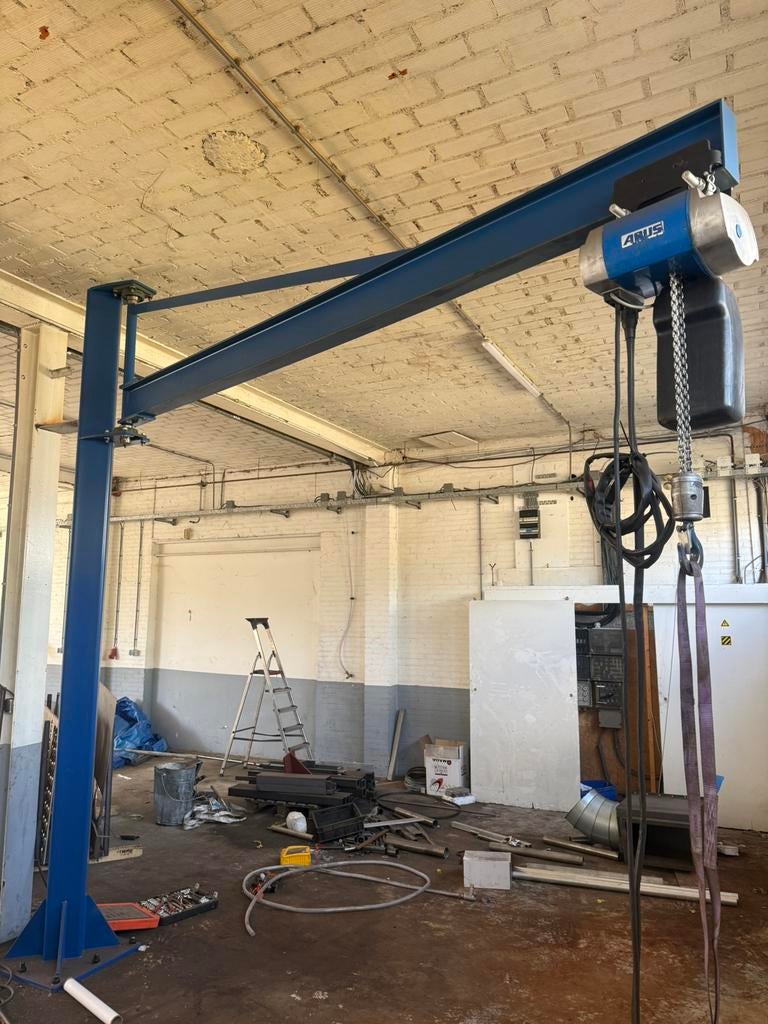 Abus elektrische kettingtakel 1t met kolom zwenkarm, Doe-het-zelf en Verbouw, Ophalen, Gebruikt, ., .