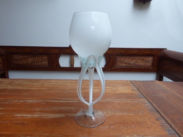 Apart vormgegeven opaline coupe, Antiek en Kunst, Antiek | Glas en Kristal, Ophalen of Verzenden