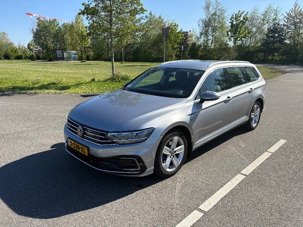 Volkswagen Passat 1.4 TSI Phev 218pk 6-DSG 2020 Grijs, Auto's, Volkswagen, 4 cilinders, 1600 kg, 1687 kg, 102 €/maand