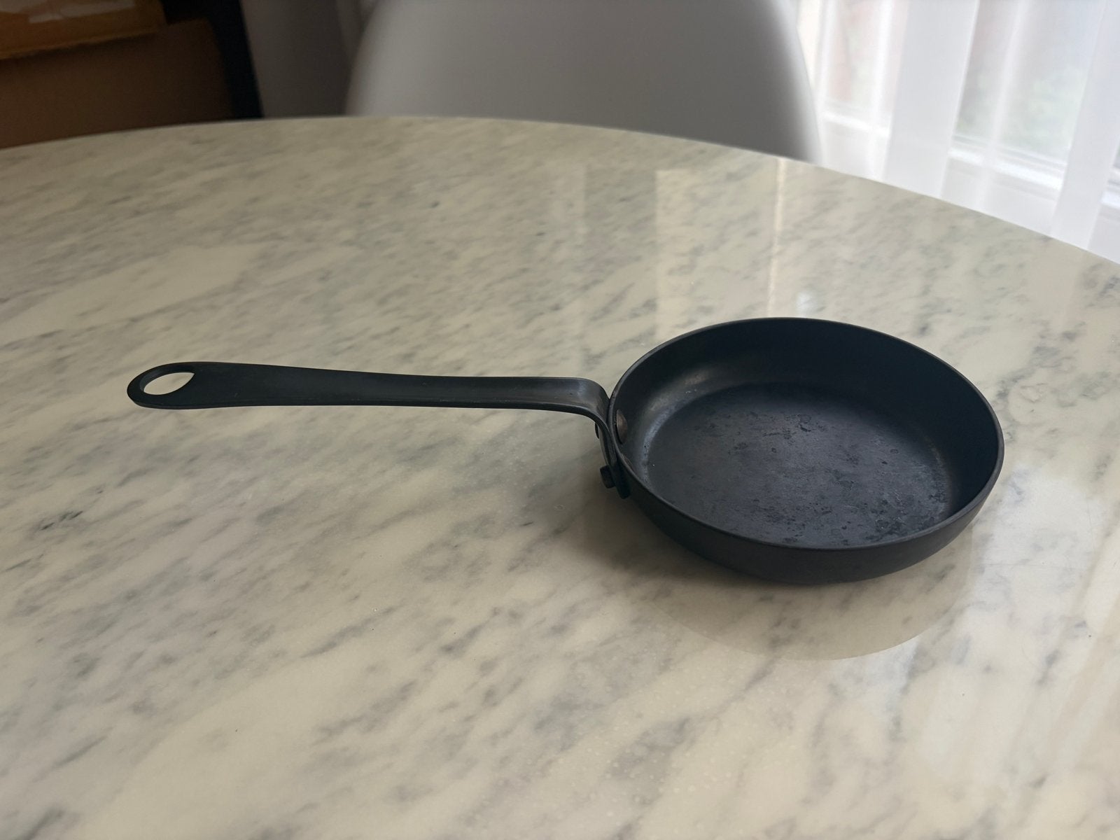 Mini gietijzer pannetje Vardagen, Huis en Inrichting, Keuken | Potten en Pannen, Koekenpan, Gebruikt, Gietijzer, Ophalen of Verzenden