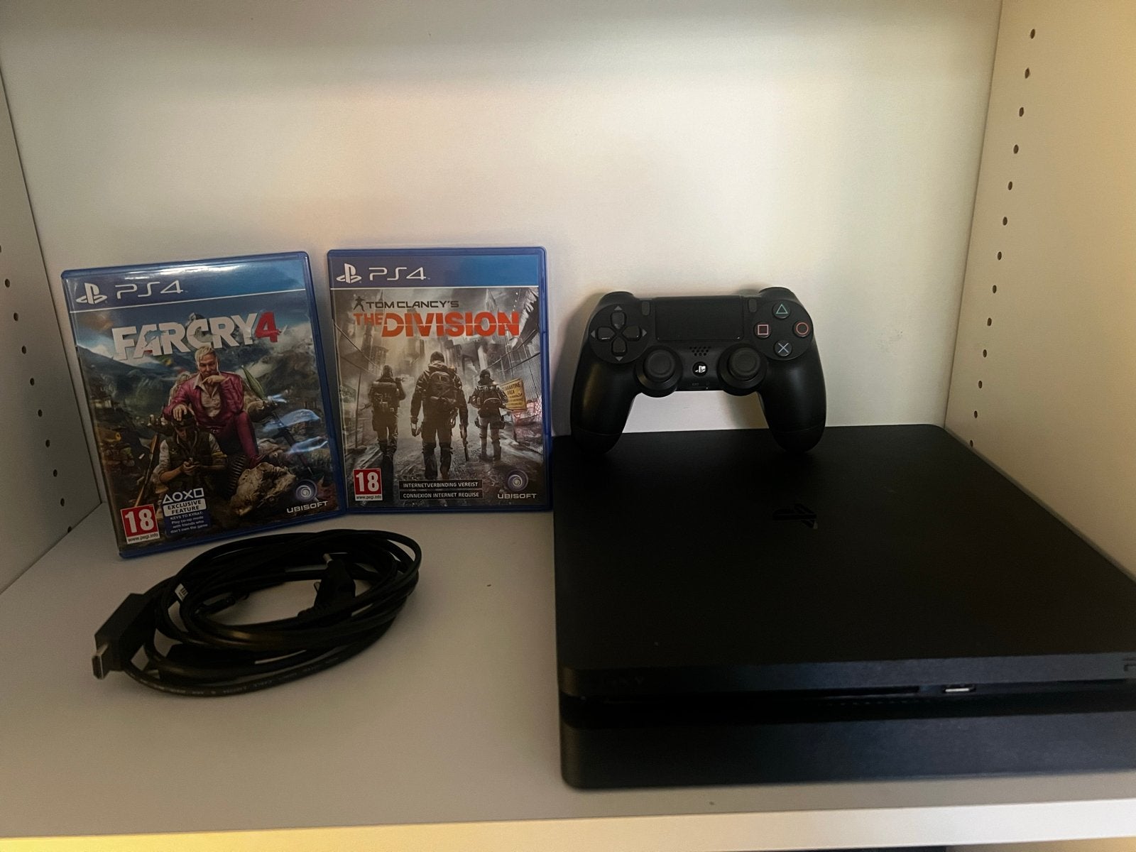 PS4 Slim met 2 games, controller en kabels, Ophalen of Verzenden, Met 1 controller, Slim, Gebruikt