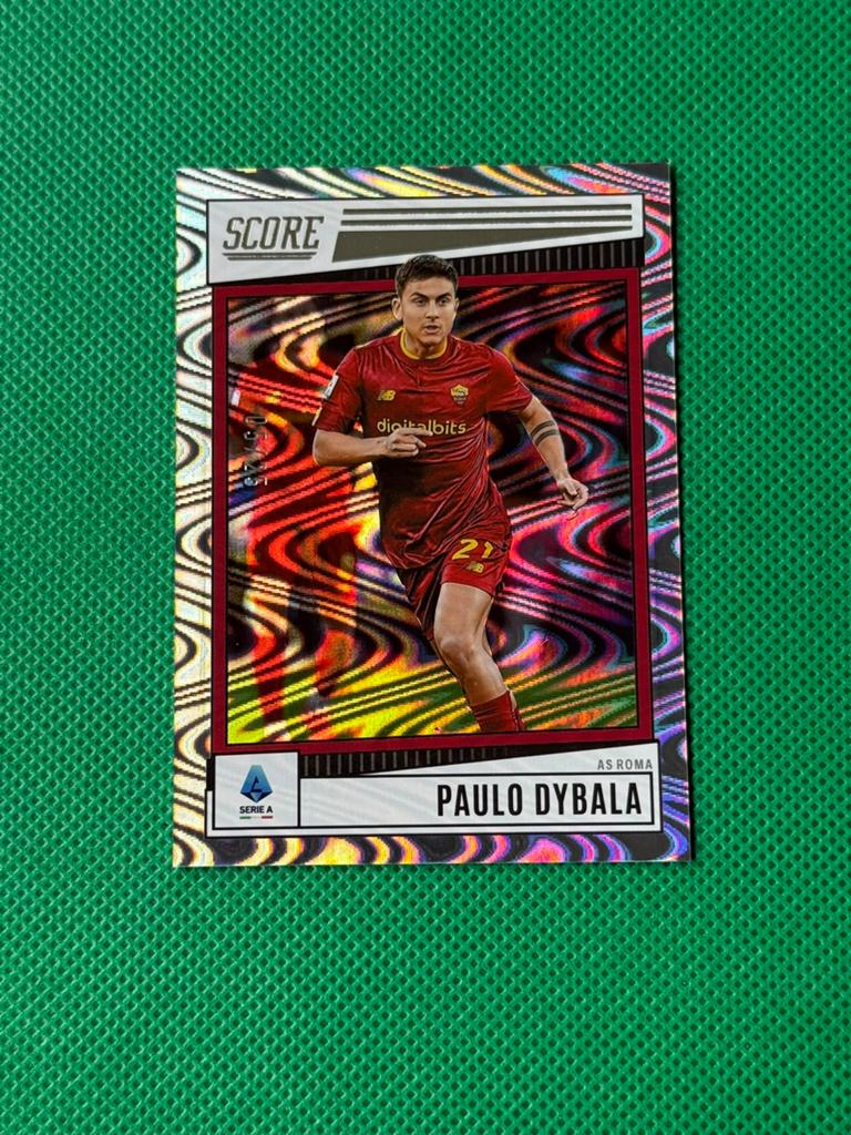 Paulo Dybala #28 AS Roma Panini Score Serie A 2022-23 /25, Ophalen of Verzenden, Zo goed als nieuw, Buitenlandse clubs, Poster, Plaatje of Sticker