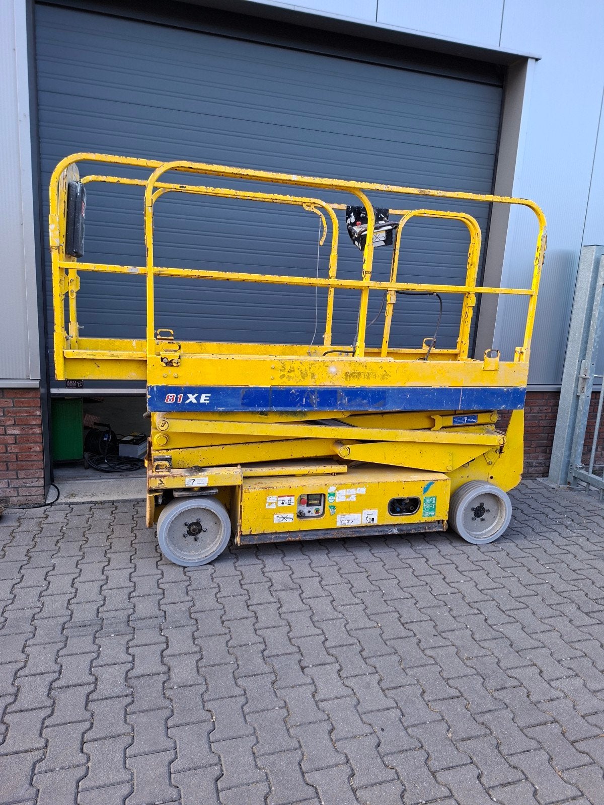 Manitou  81XE schaarlift. Hoogwerker, Ophalen