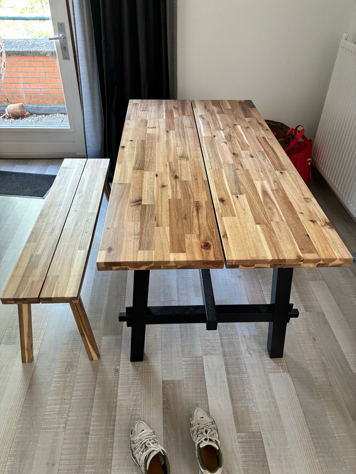 Eettafel met bankjes - Massief hout, Ophalen, 50 tot 100 cm, Zo goed als nieuw, 150 tot 200 cm