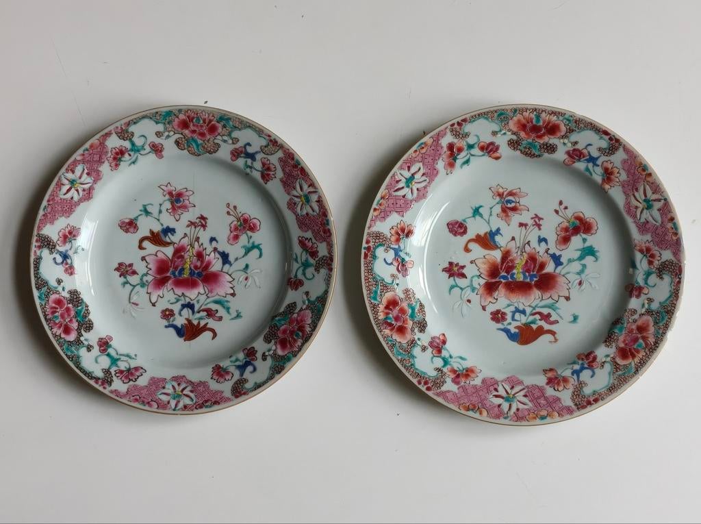 Twee famille rose borden, Ophalen of Verzenden