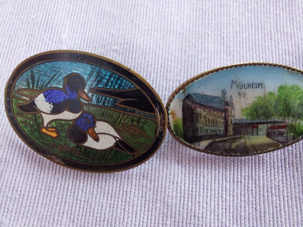 Nostalgische broches 2 stuks [zie foto's]., Ophalen of Verzenden, Gebruikt, Overige kleuren, Overige materialen