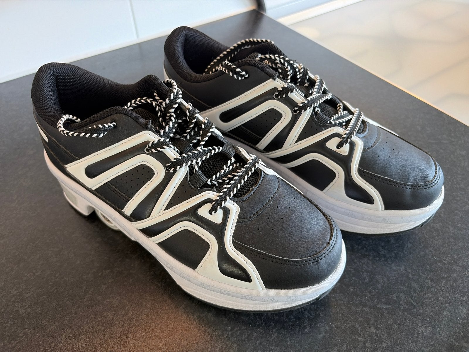 LieKick rolschoenen - Zwart/Wit - Maat 40, Ophalen of Verzenden, Verstelbaar, Zo goed als nieuw, Kinderen