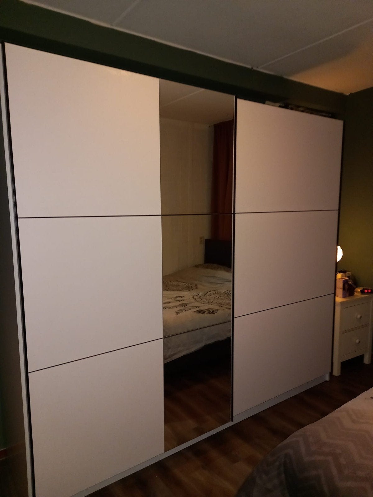Grote kledingkast met schuifdeuren en spiegel met spoed weg!, Huis en Inrichting, Kasten | Kledingkasten, Ophalen, Gebruikt, 200 cm of meer
