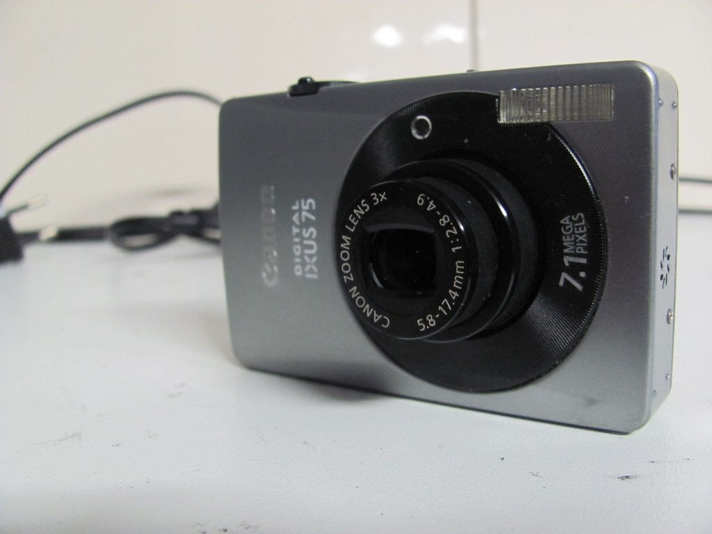 CANON IXUS 75 digitale camera met 7.1mp en 3x optical zoom, Audio, Tv en Foto, Accu, Canon, Ophalen of Verzenden, Zo goed als nieuw
