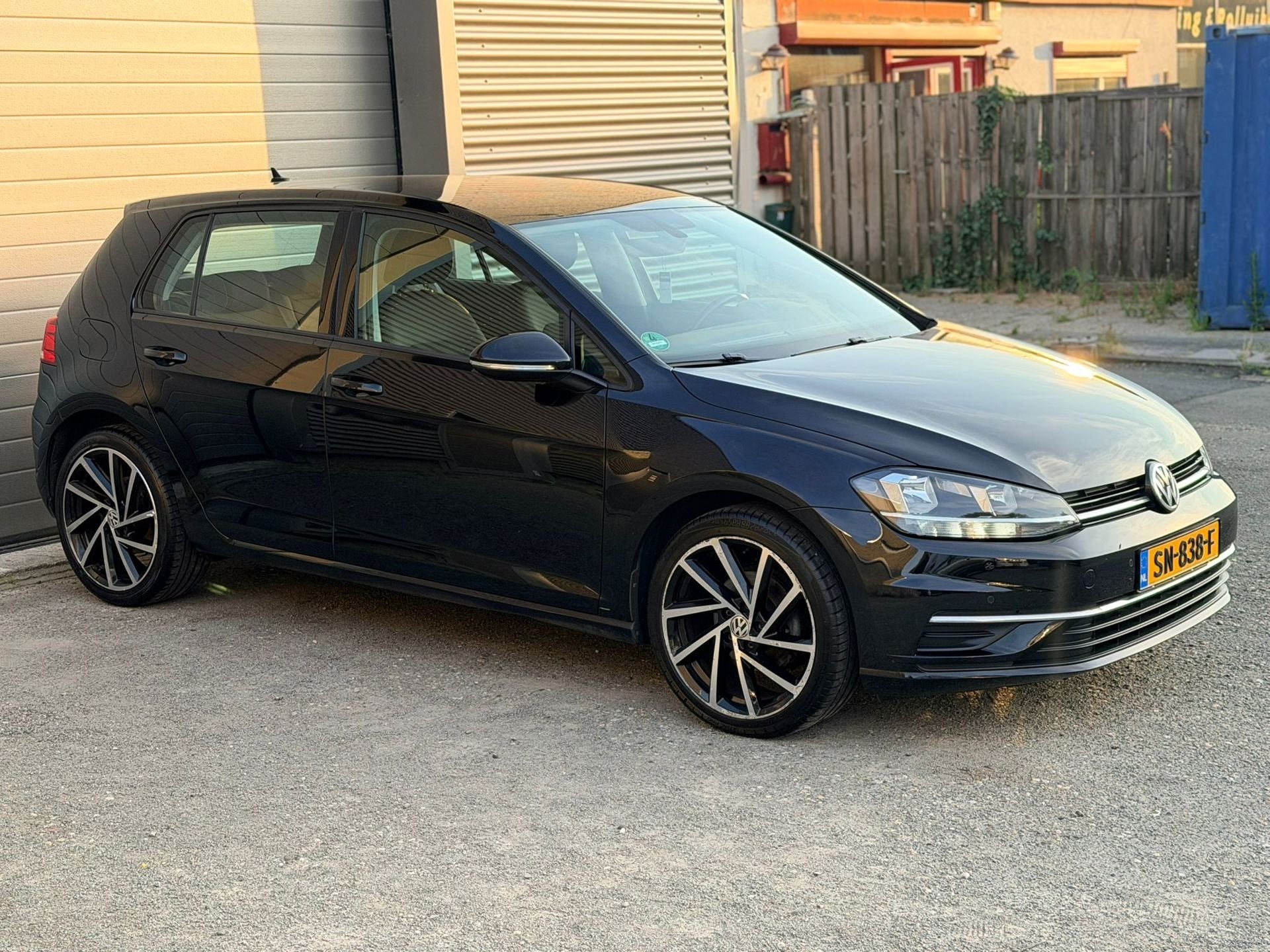 Volkswagen Golf 1.0 TSI DSG|CARPLAY, Auto's, Volkswagen, Gebruikt, Euro 6, 620 kg, Zwart