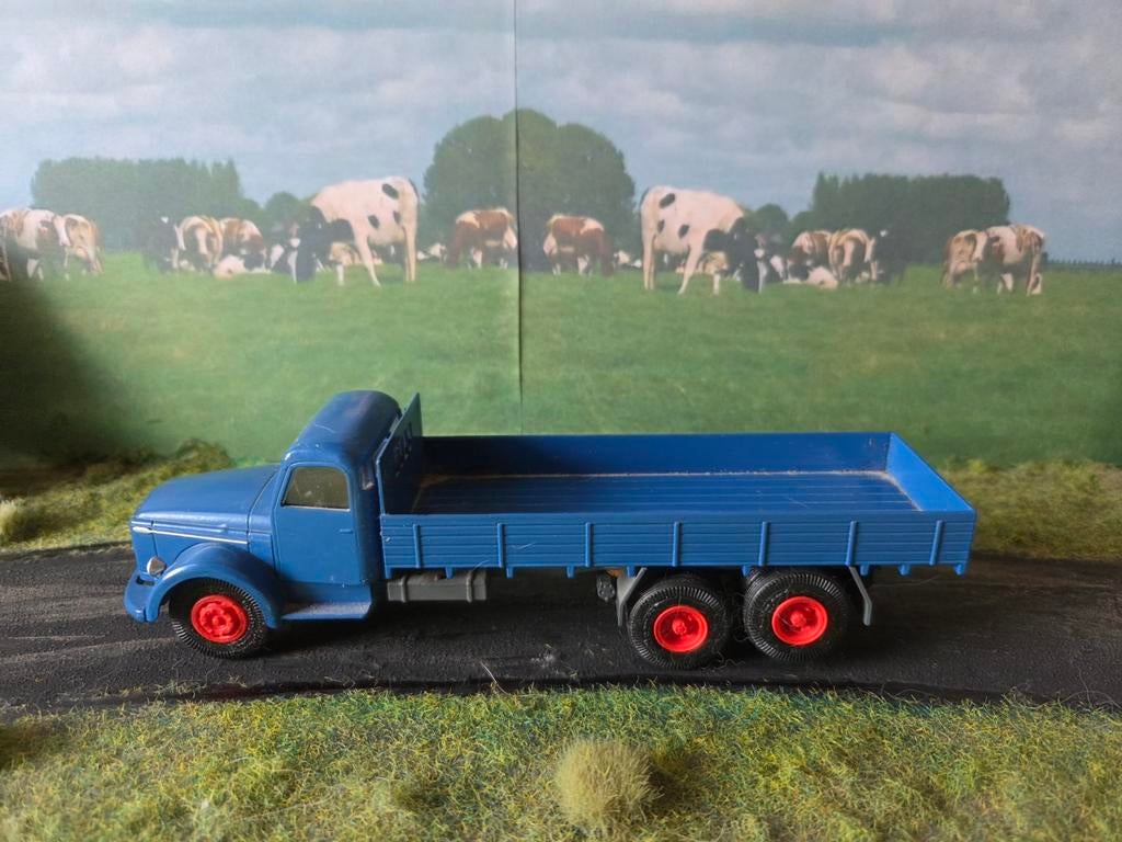 Volvo n85 bakwagen, Hobby en Vrije tijd, Modelauto's | 1:50, Ophalen of Verzenden, Zo goed als nieuw, Bus of Vrachtwagen, Conrad