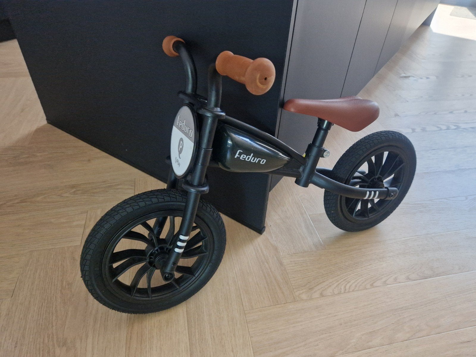 Loopfiets zwart als nieuw, Ophalen, Zo goed als nieuw, Minder dan 16 inch, Feduro