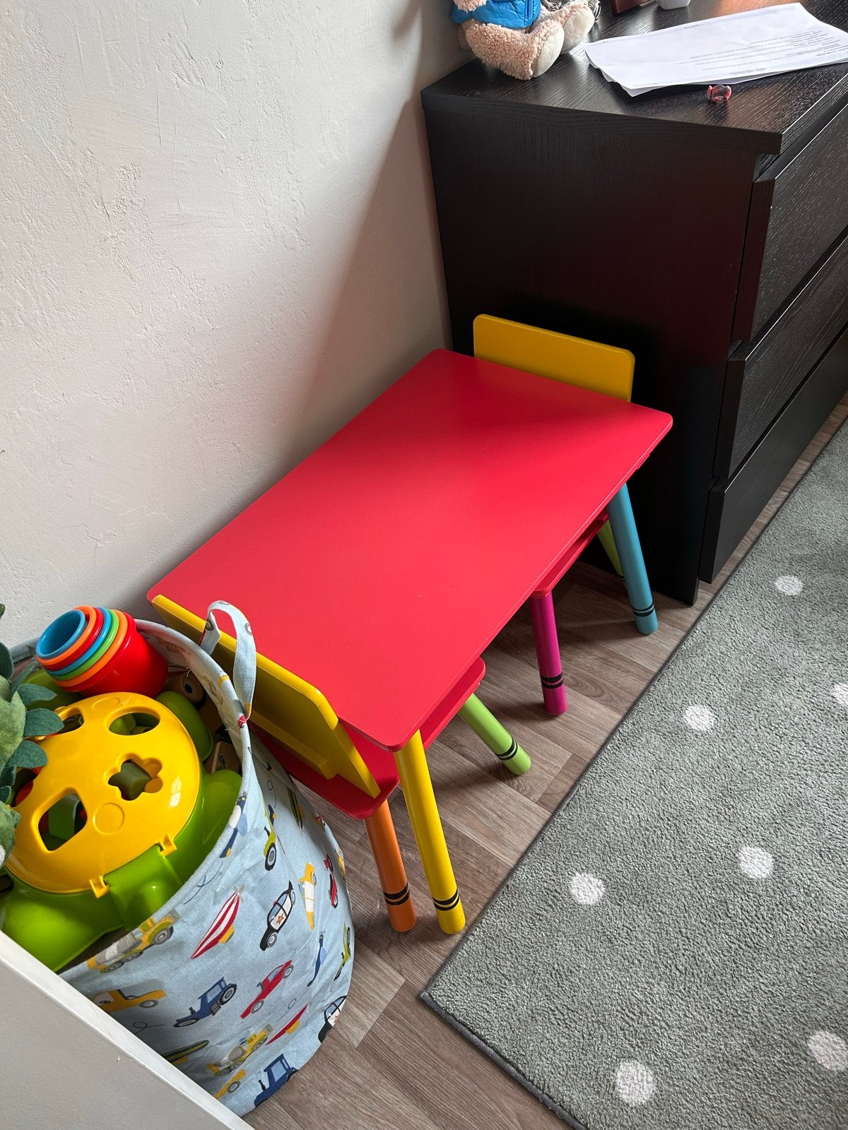 Kinderbureau met 2 stoeltjes - Kleurrijk en speels