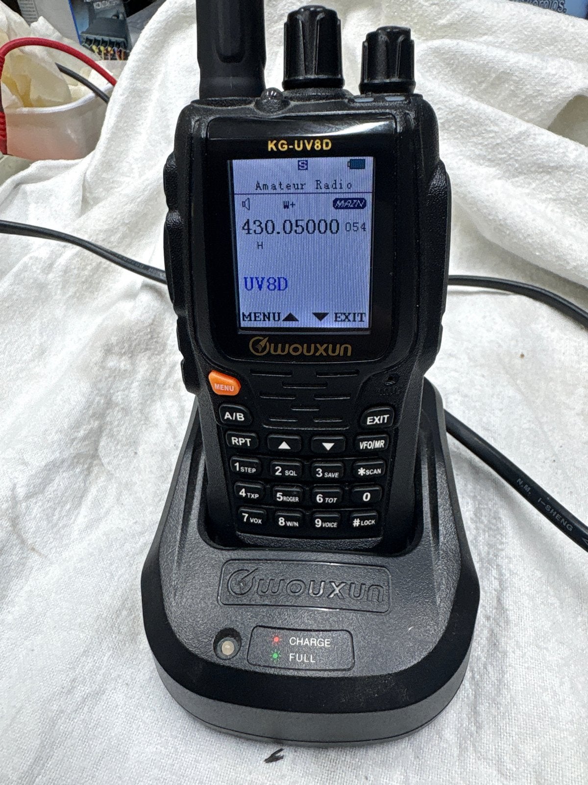 Wouxun KG-UV8D Portofoon met lader (geen riemclip), Ophalen of Verzenden, Gebruikt, 2 to 5 km, Portofoon of Walkie-talkie
