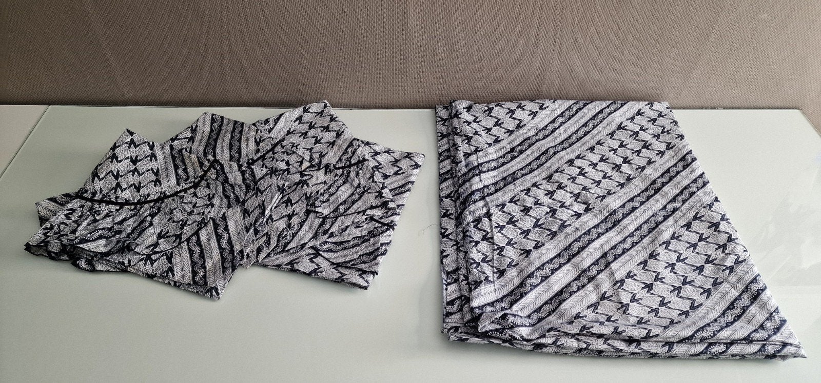 Nieuw Batikstoffen: 4 kussenslopen & sprei met vlekken, Ophalen of Verzenden